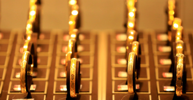 金价继续“狂飙”：首饰金价格逼近每克700元