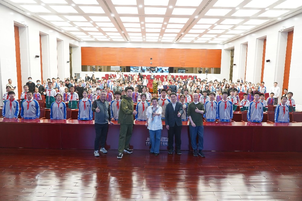 话剧《邓世昌》剧组走进军博，从历史中汲取精神力量