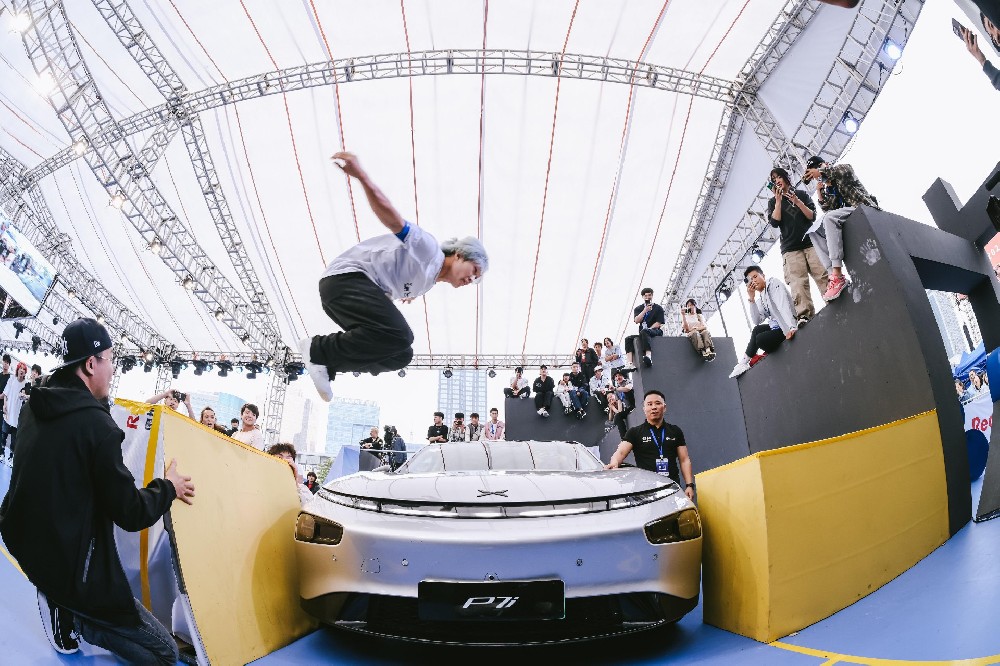 “一带一路”国际跑酷大师赛举行 全球高手巅峰对决